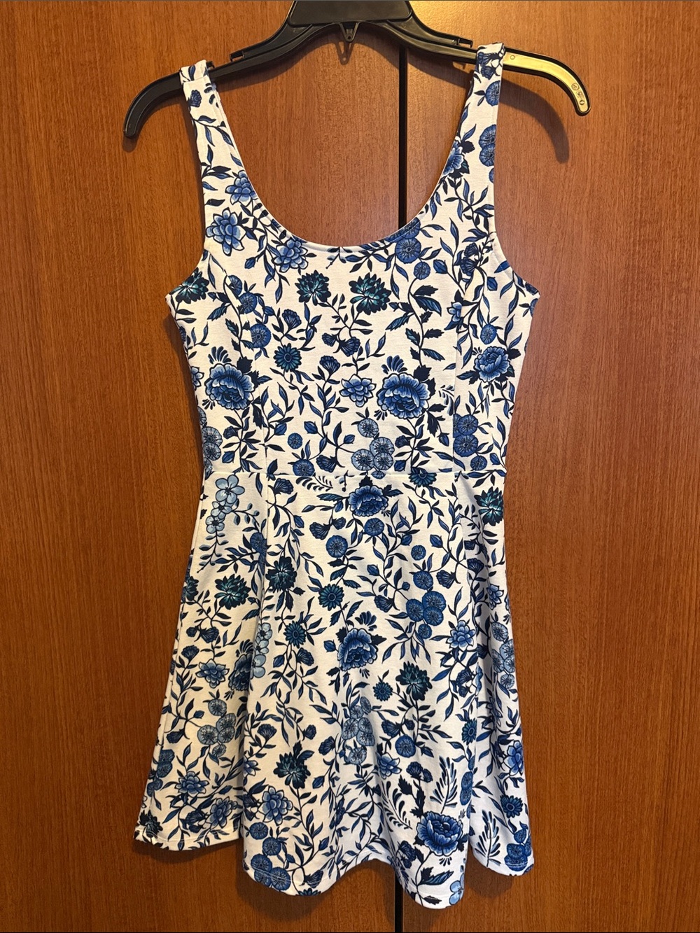Divided H&M 2010s White Sleeveless Skater Dress with Blue Floral Print